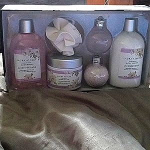 Laura Ashley 6 pc. Luxury Body Care Set